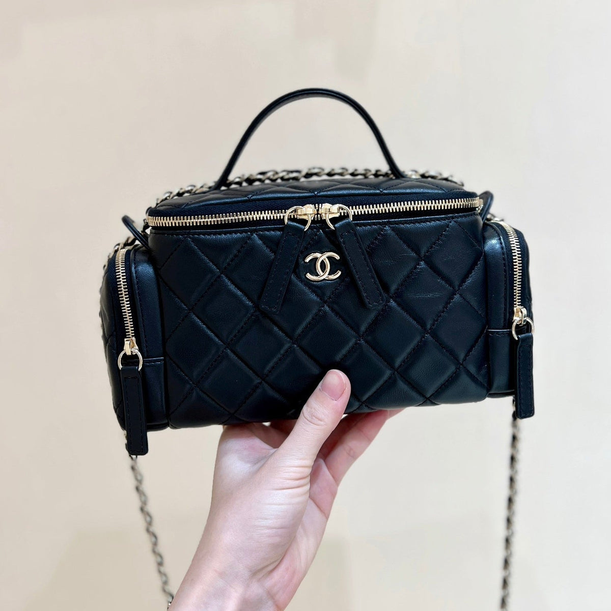 Chanel 25S Vanity Case 23 in Black Lambskin