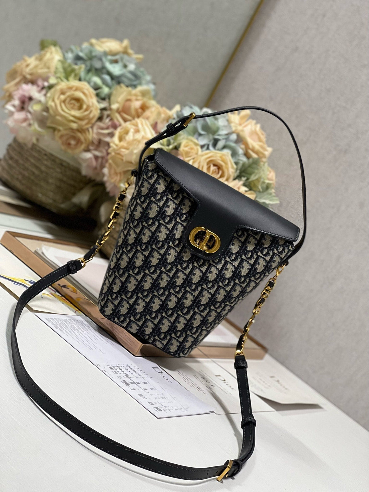 Dior 30 Montaigne 13 24X24X9.5cm Blue Oblique Embroidery Bag