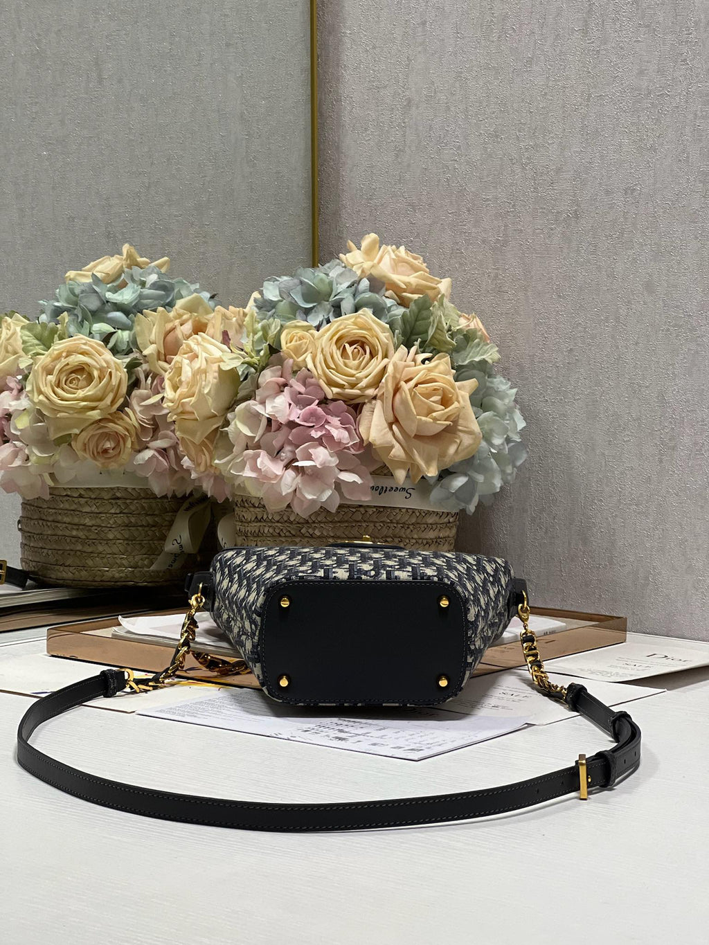 Dior 30 Montaigne 13 24X24X9.5cm Blue Oblique Embroidery Bag