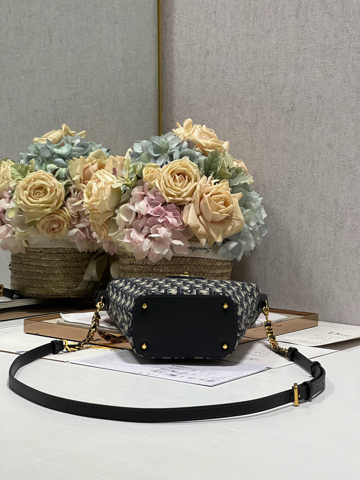 Dior 30 Montaigne 13 24X24X9.5cm Blue Oblique Embroidery Bag