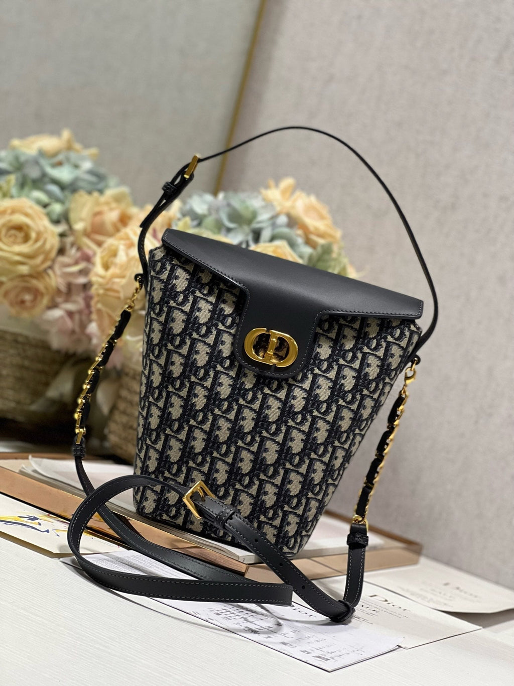 Dior 30 Montaigne 13 24X24X9.5cm Blue Oblique Embroidery Bag
