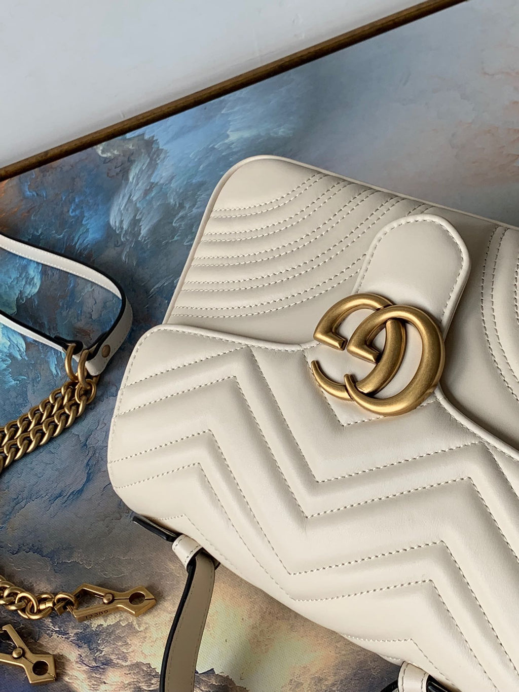 Gucci Marmont 26.5cm White Calfskin Gold Hardware Bag