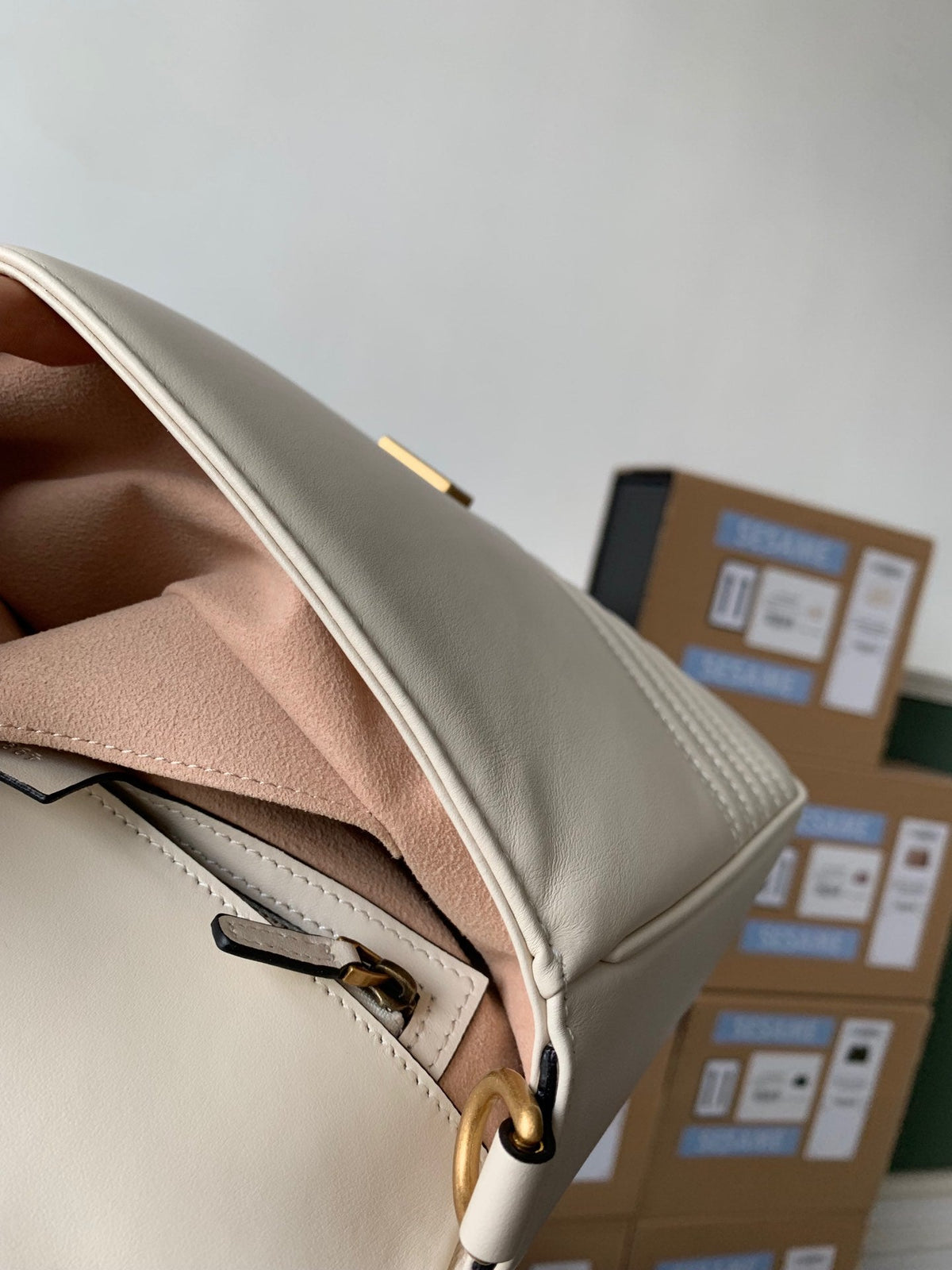 Gucci Marmont 26.5cm White Calfskin Gold Hardware Bag