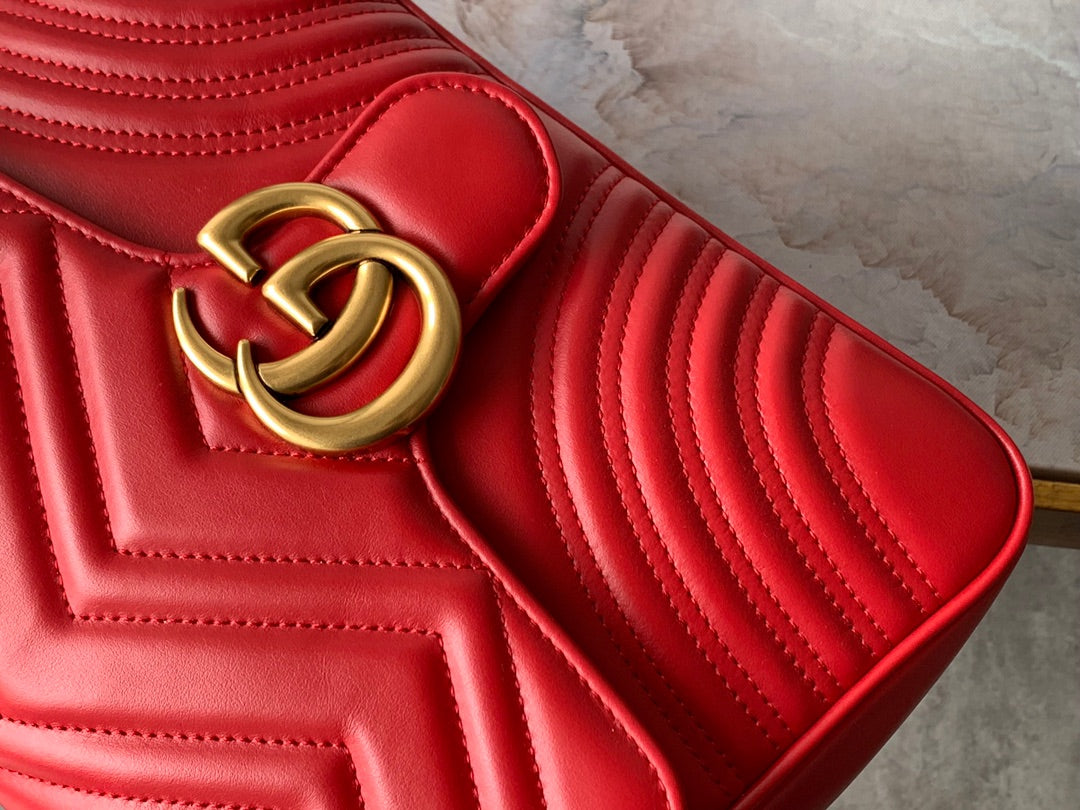 Gucci Marmont 26.5cm Red Calfskin Gold Hardware Bag